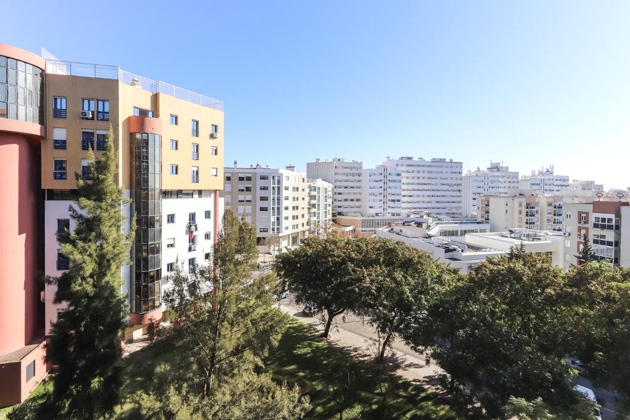 Lisbon Flower 360º - Your Lovely Flat With Pool And Parking Exterior photo